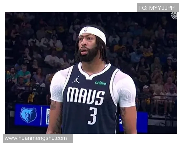 扒拉完就跑!海斯-戴维斯争球打到莫兰特眼睛 扒拉完就跑!海斯-戴维斯争球打到莫兰特眼睛