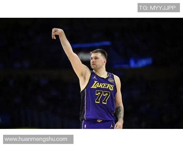 雷迪克：东契奇换防持球人的表现很出色，他在防守端做了很多